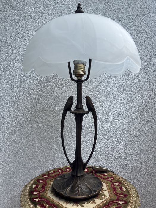 Lampa mosiężna papugi z kloszem