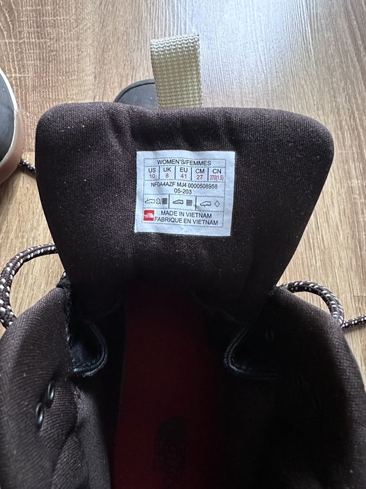 Продам нові жіночі черевики North face