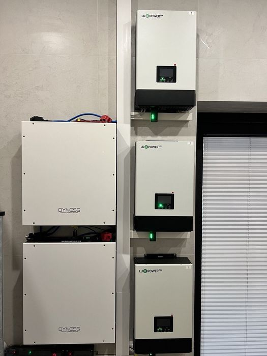 Гібридний інвертор LuxPower SNA6000