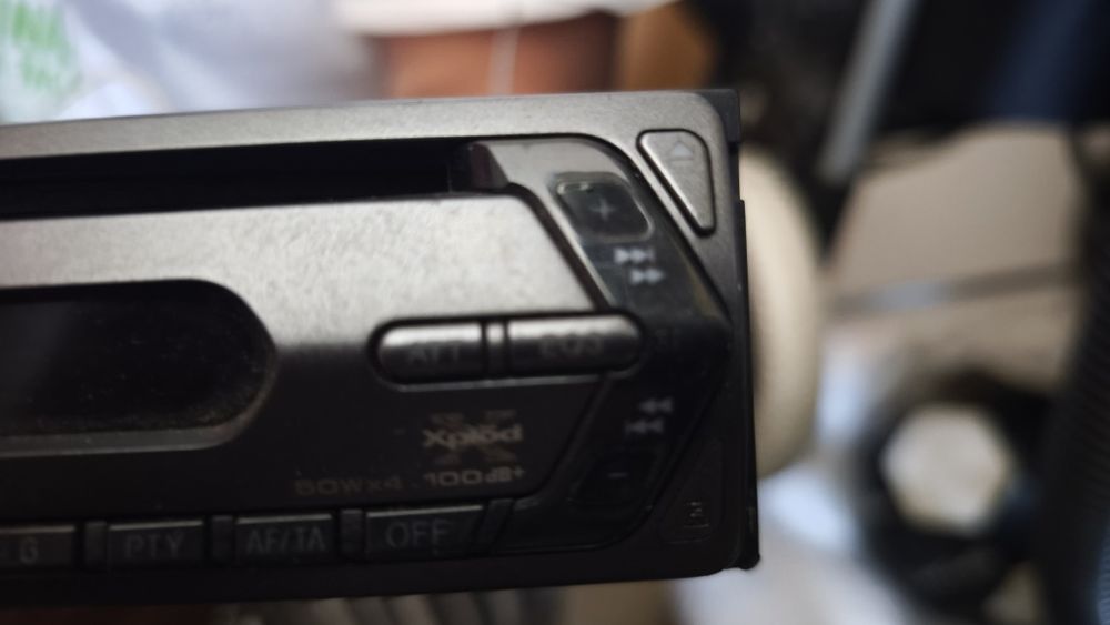 3 auto rádios da Sony