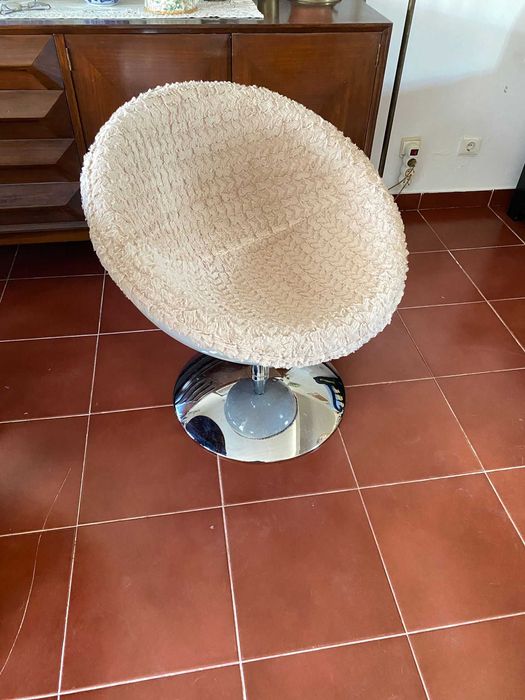 Cadeira Retro com novo forro.