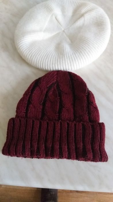 Берет белый с подкладкой  ангора и шапочка темно Бордо с черным