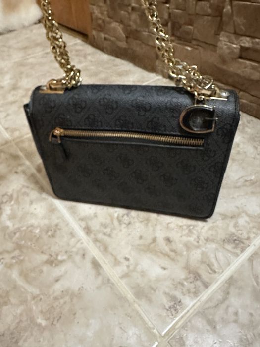 Сумка GUESS б/у вмістка