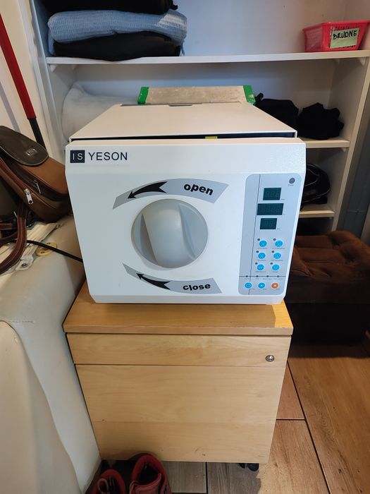 Sprzedam wyposażenie salonu kosmetycznego fotel frezarka lampa biurko