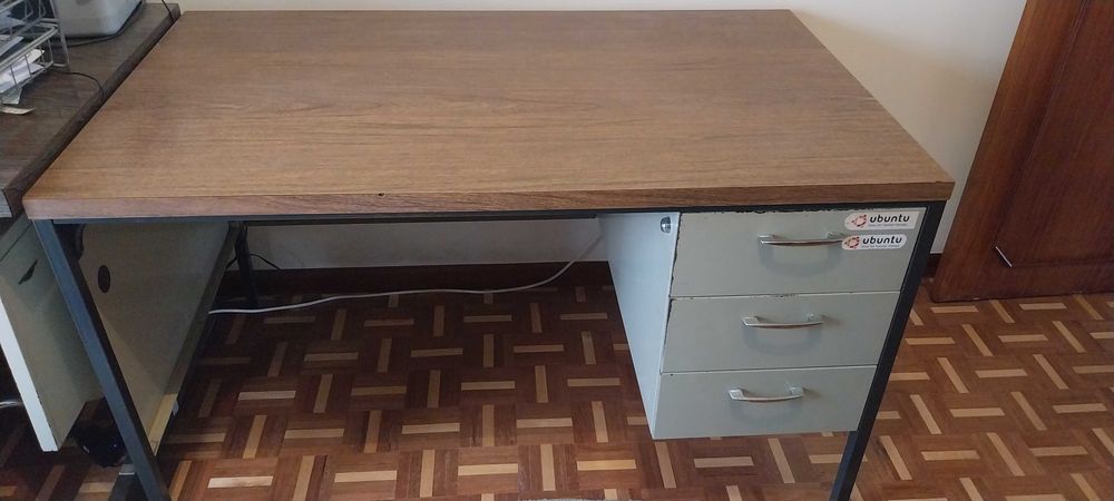 Secretária + Bloco de 3 gavetas+Cadeira