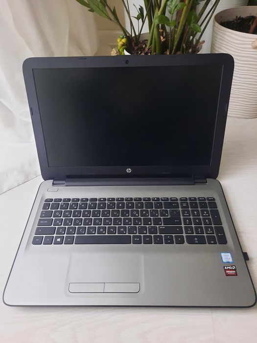 HP 15-ay109ur,Intel I5-7200U,8G DDR4,SSD 250G,HDD500G,R5 330M 2G,ідеал