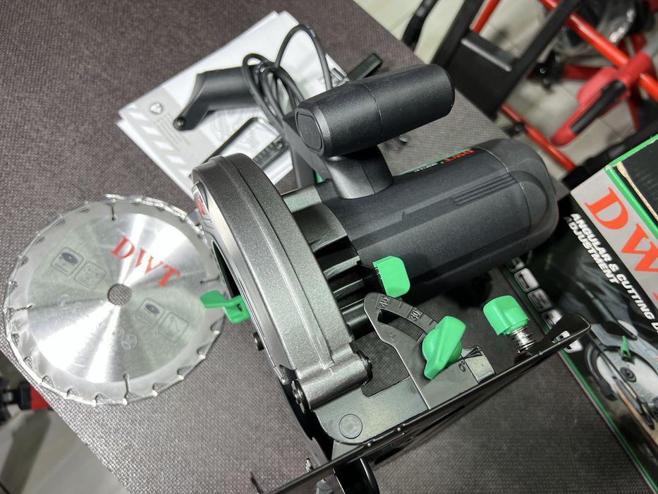 Дисковая пила DWT HKSP13-61 - 1300 Вт, 185 мм диск, пропил 65 мм