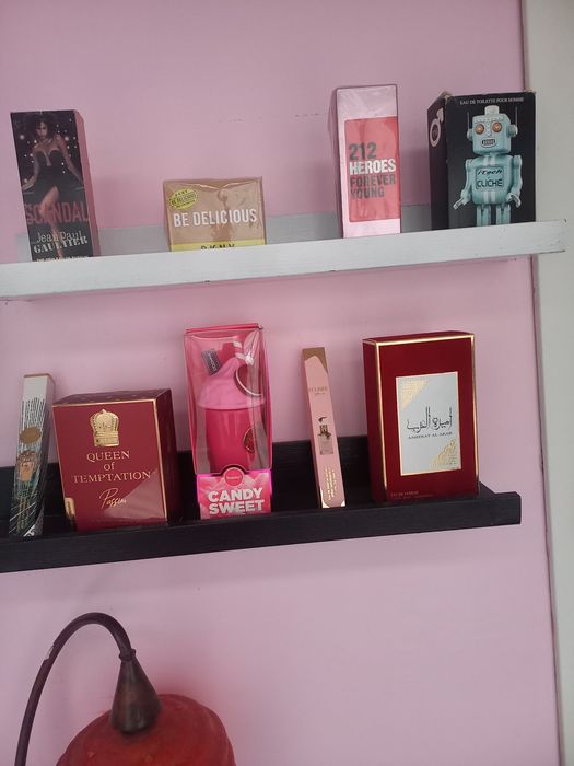 Perfumaria , Perfumes  e outros artigos