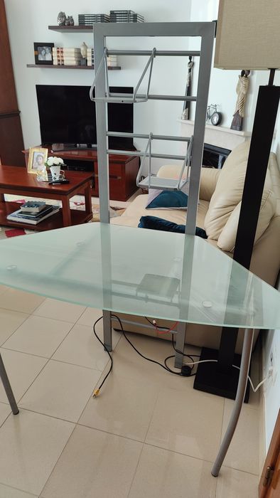 Secretaria com tampo em vidro