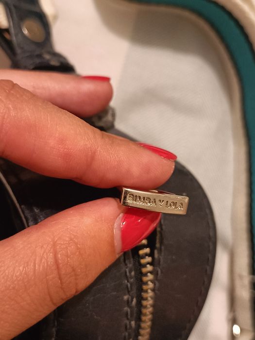 Mala azul escura da marca Bimba & Lola