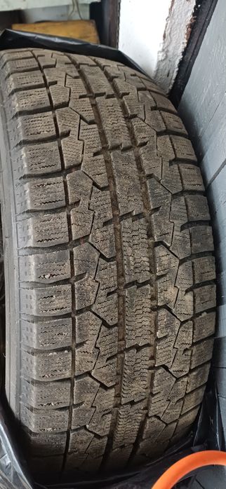 Резина зимня 215/55 r17