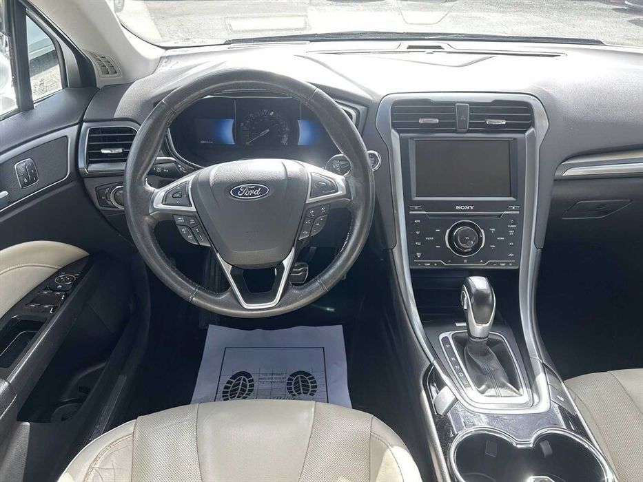 Ford Fusion Titanium Hybrid      2014