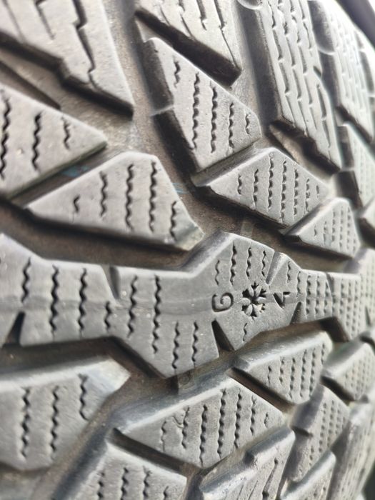 Opony zimowe Nokian 215/60/16