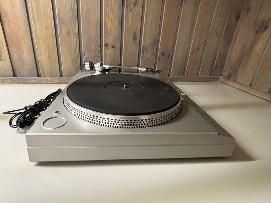 Gramofon Akai AP-D33
