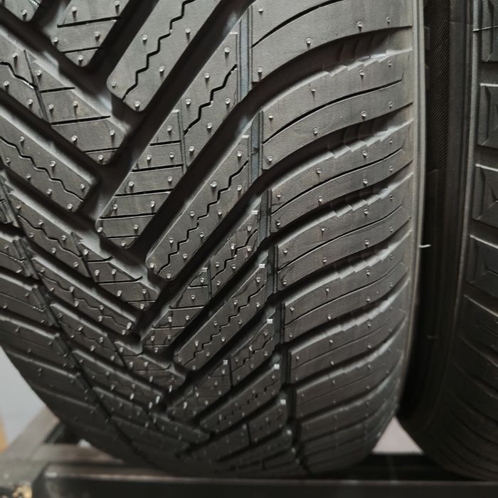 215/65/17 XL Sprzedam parę opon całorocznych Hankook