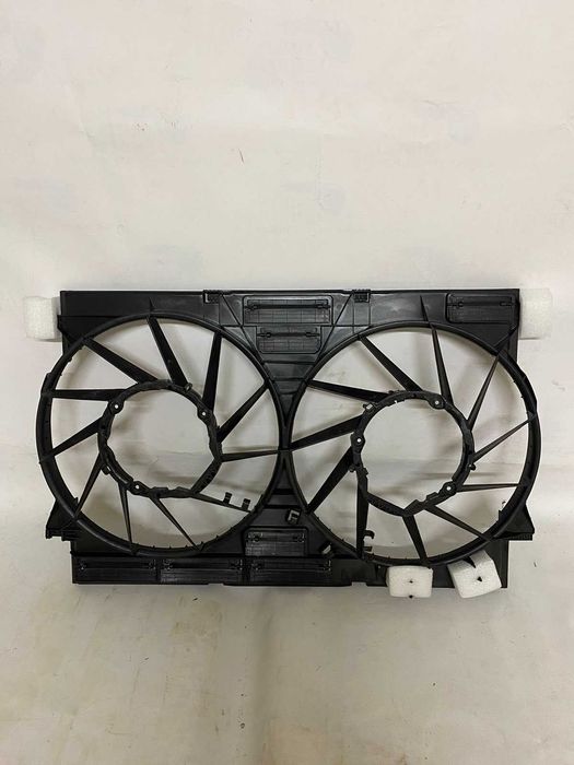 радиатор Audi Q7 радіатор ку7 ауді  передня панель телевизор дифузор