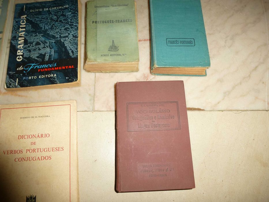 Livros escolares antigos