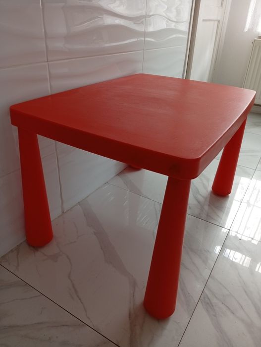 Stolik IKEA Mammut dla dziecka