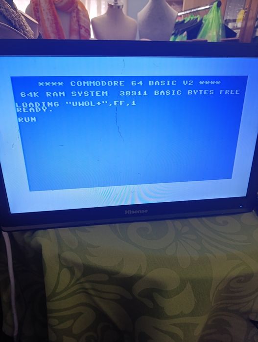 Commodore C64C com acessórios