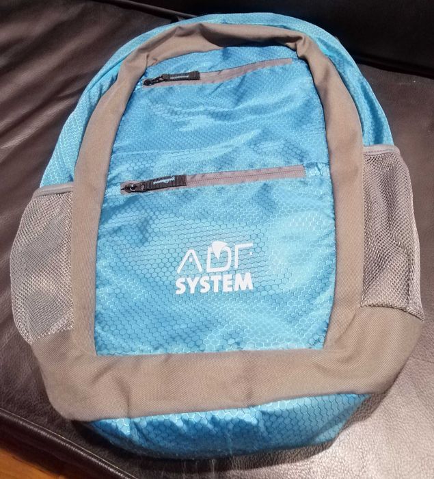 Mochilas 50x37x14 cm (com capa para chuva incluída) e 41x34x13cm