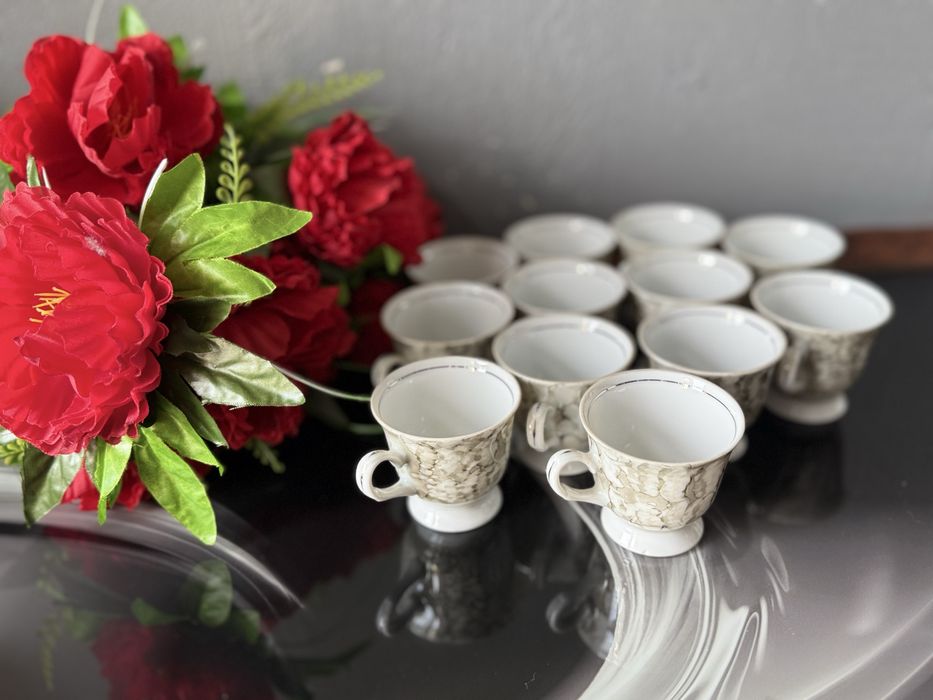 Śliczny serwis kawowy porcelana Karolina Czytaj opis !
