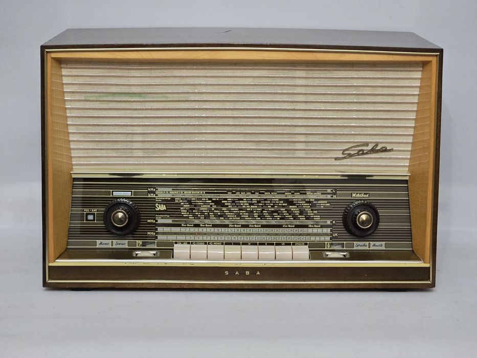 Rádio antigo reparado SABA