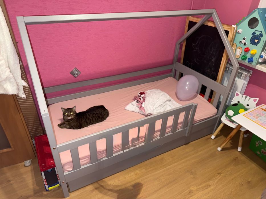 Drewniane łóżko dziecięce Domek