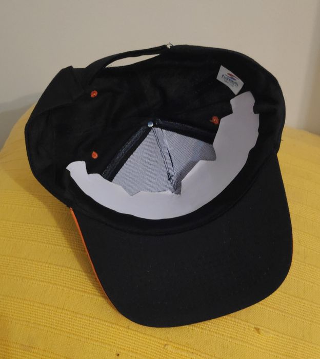 Chapéu ISAG preto e laranja