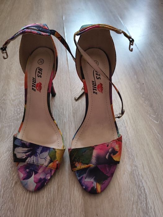 NOWE buty na obcasie 36