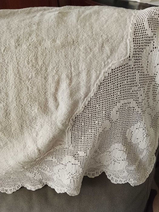 Cortina em linho com crochet