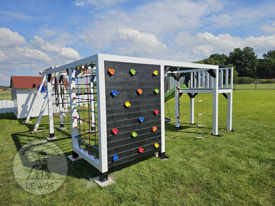 Plac zabaw, domek dla dzieci, huśtawka, domek ogrodowy,domek drewniany