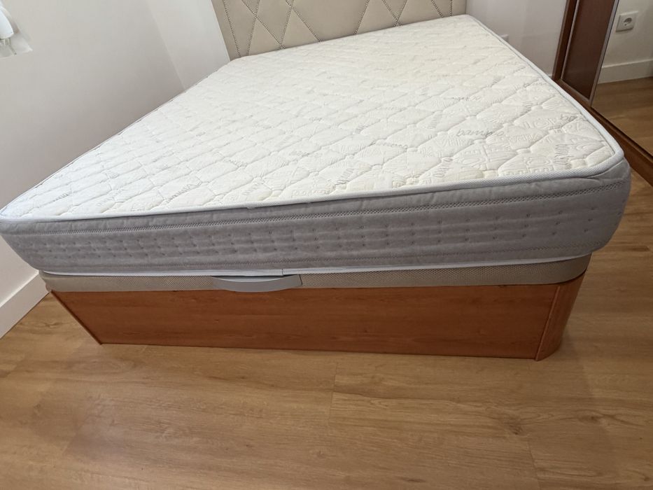 Cama com baú. + cabeceira