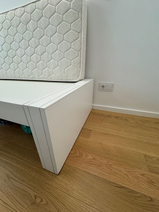 Cama de solteiro ou criança com colchão.