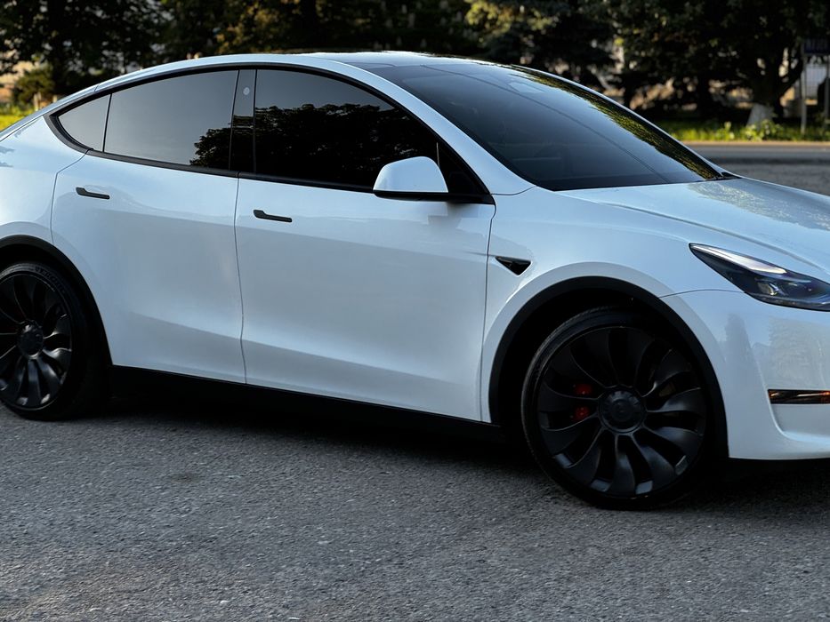 Tesla model Y Perfomance 2023