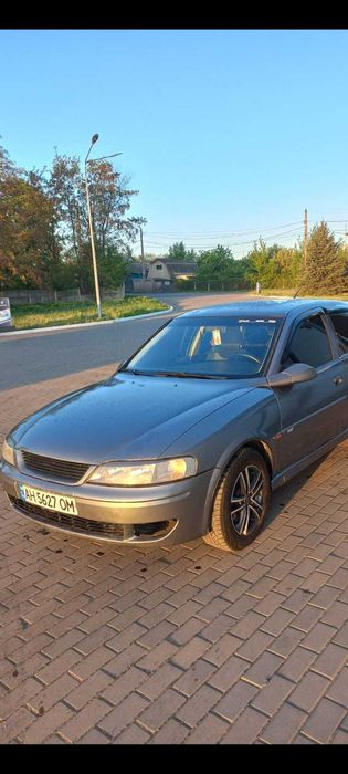 Автомобиль Опель Вектра Б