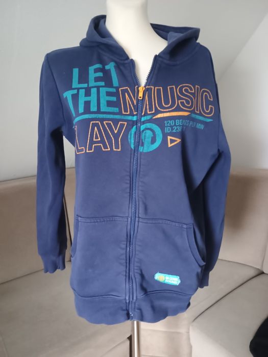 Granatowa bluza z kapturem
