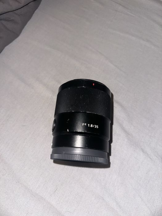 Обʼєктив Sony 35mm 1.8
