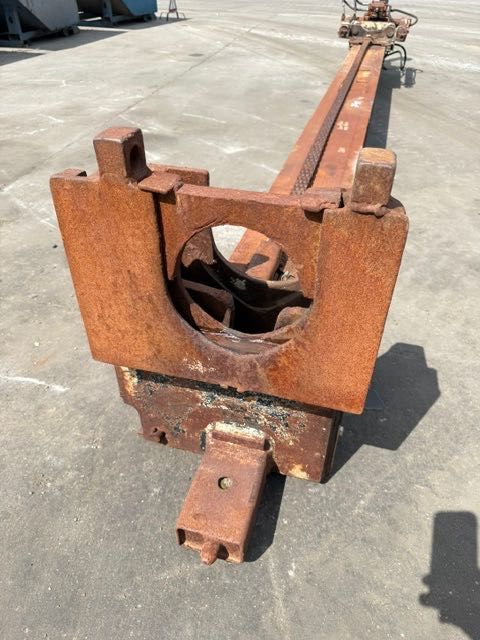 maszt do wiertnicy z posuwem hydraulicznym