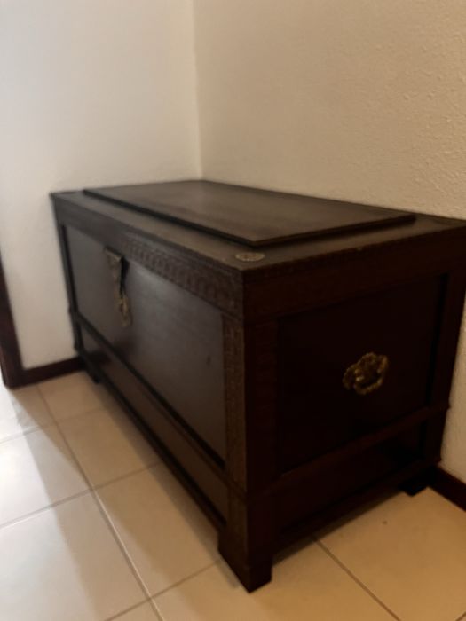 Baú de madeira maciça em optimo estado