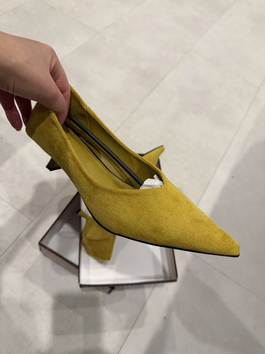 Нові туфлі жовті 40-41