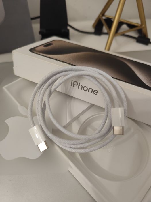 Cabo original iPhone com adesivo uma chave e caixa a caixa