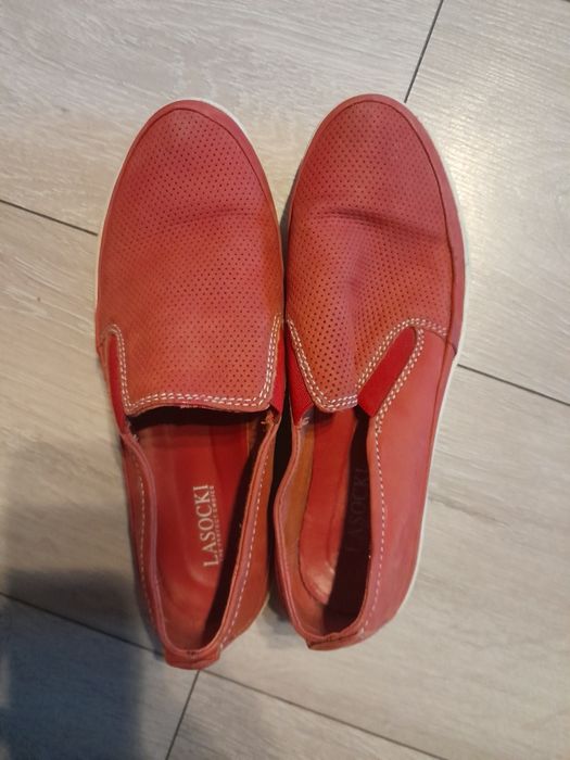 Półbuty nienoszone nowe bez metki Lasocki 37