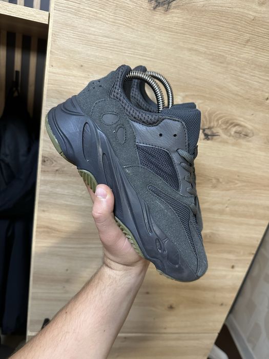 Оригінальні чоловічі кросівки Adidas Yeezy Boost 700