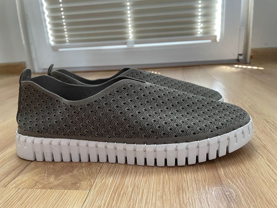 Półbuty trampki wsuwane Sneakeray ażurowe 2 GO Fashion 38