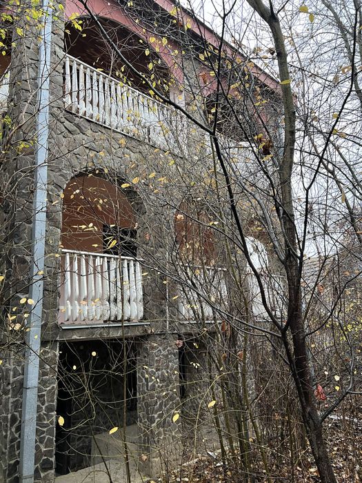 Продаж будинку під бізнес на 20 сотках землі  , у передмісті