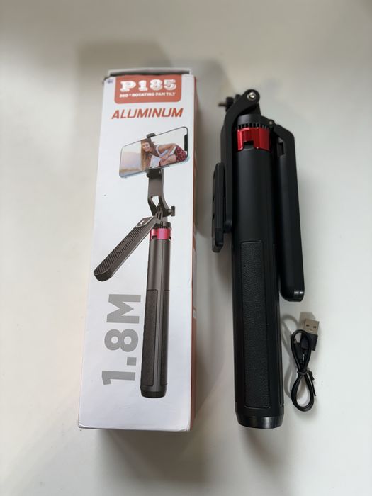 Selfie stick / statyw 1,8 m z pilotem Bluetooth [204]