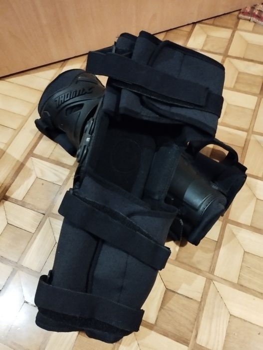 Наколенники Thor