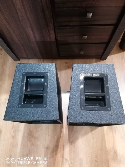 Sprzedam obudowy 10" + driver 1,4 /2  Na innej aukcji głośnik Eminence