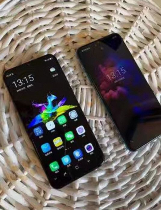 Телефон новий . .