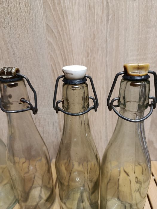 Stare butelki z kapslem ceramicznym krechla 0,3 l przeźroczyste z PRL